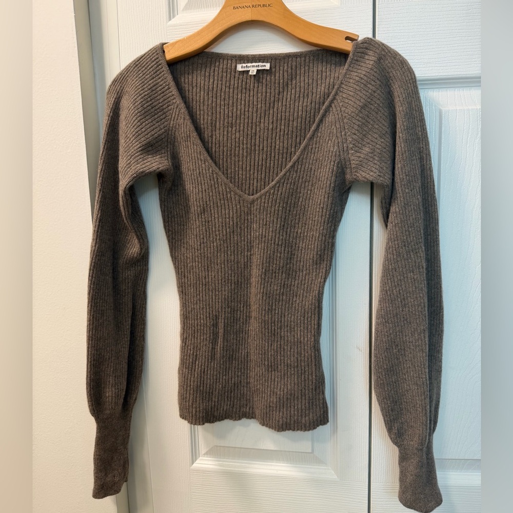 Reformation Hart Cashmere V-Neck Ribbed Sweater Sustainable Luxury Women's Knit - Picture 4 of 9